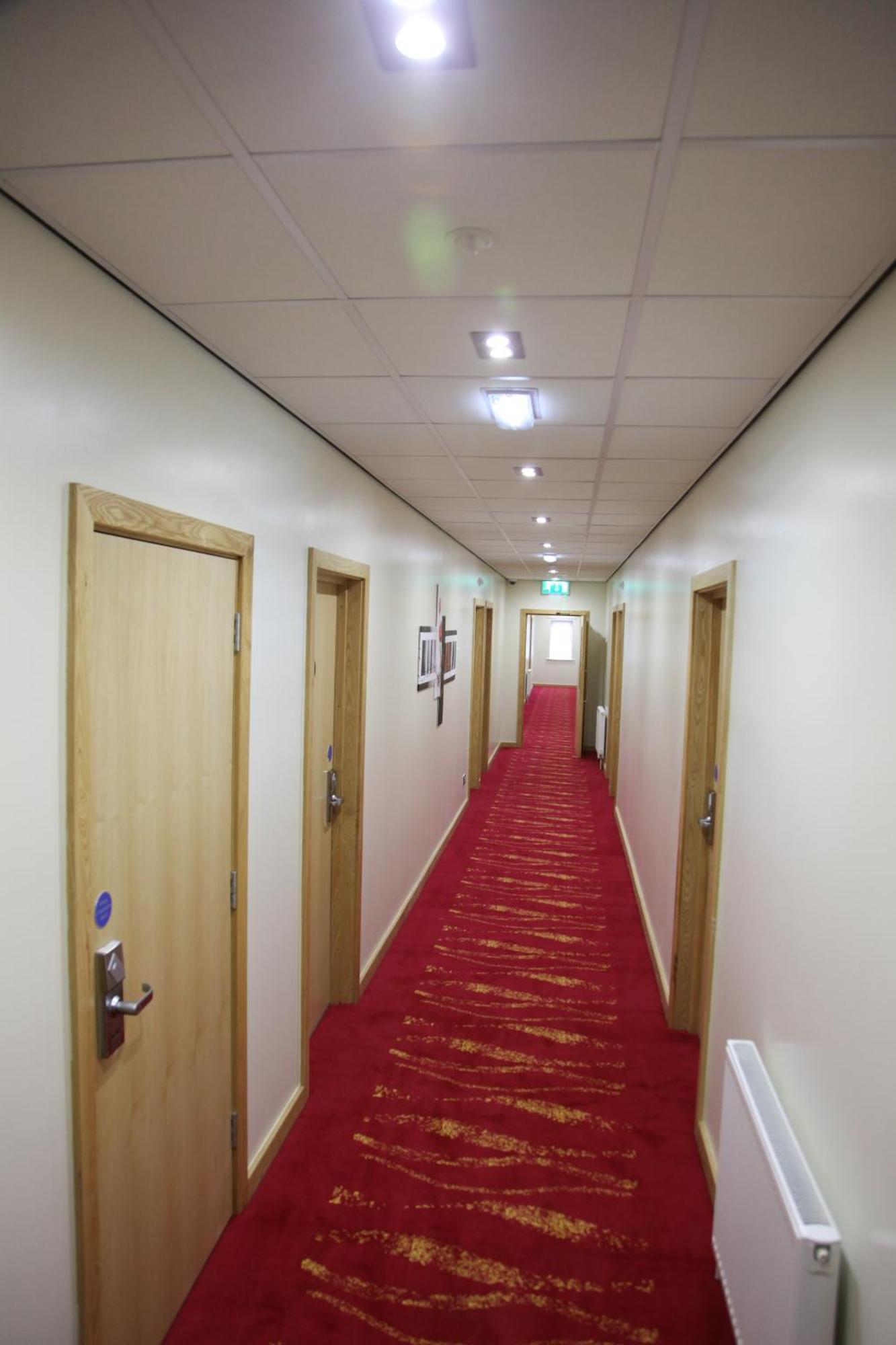 Cambridge Hotel Хаддерсфилд Экстерьер фото
