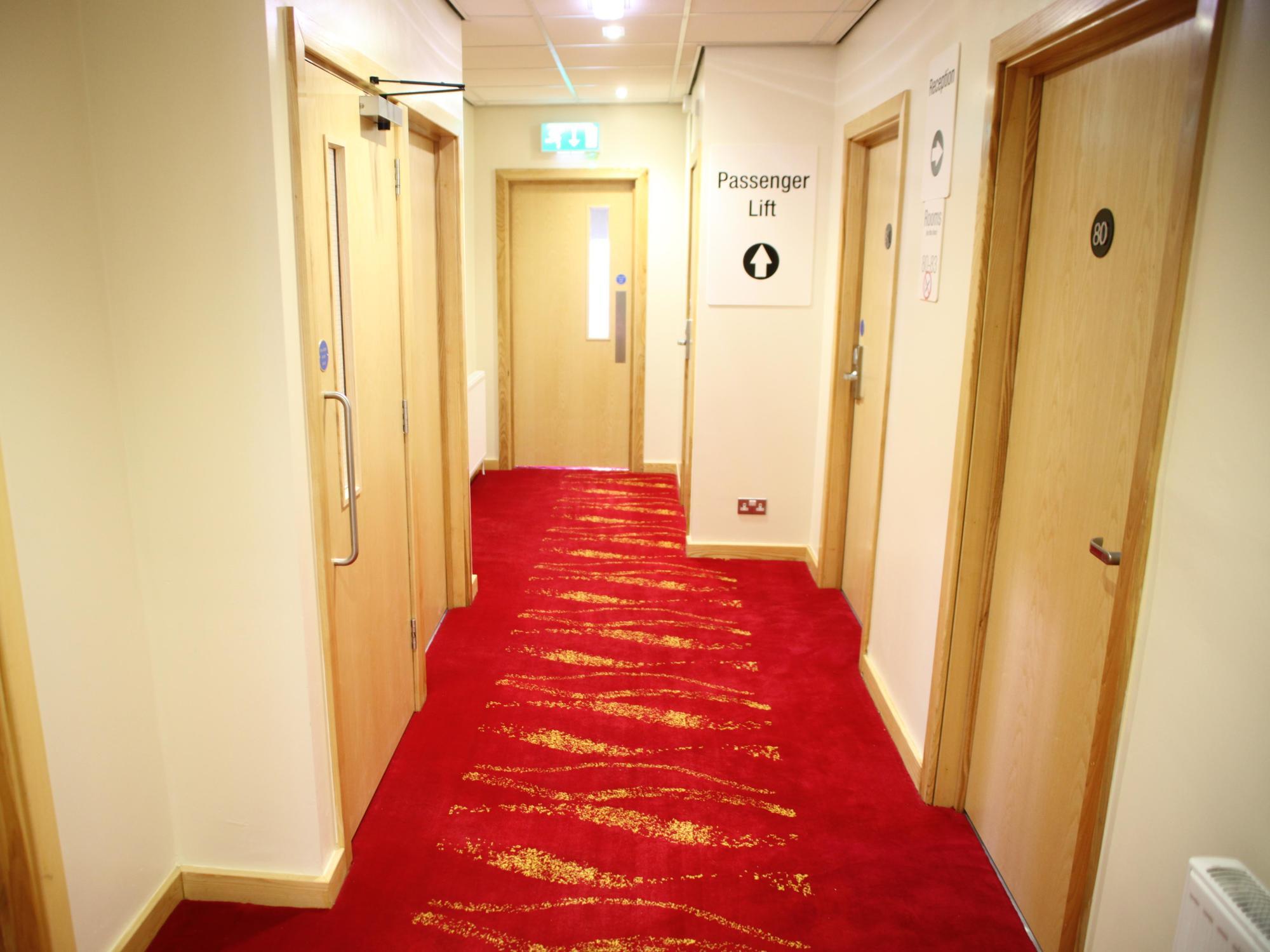 Cambridge Hotel Хаддерсфилд Экстерьер фото